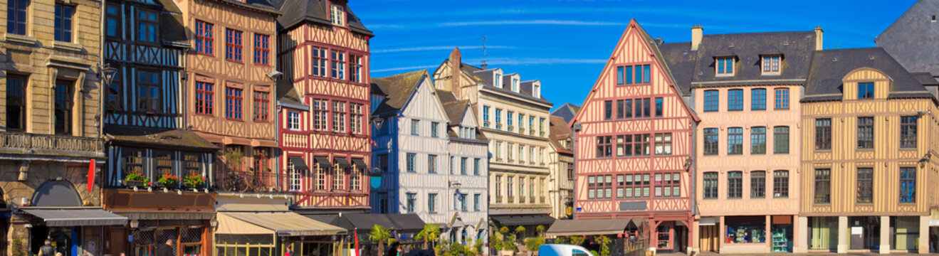 Rouen, vieilles maisons de la place du vieux march&eacute;, Normandie