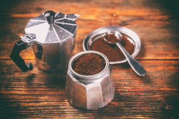 Türaufkleber Ground coffee and moka pot © Grafvision