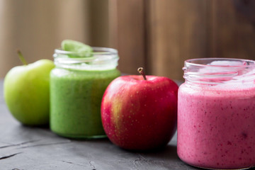 fresh cocktail variations in jars with apples