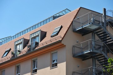 Ziegeldach mit modernisierten Dachgauben