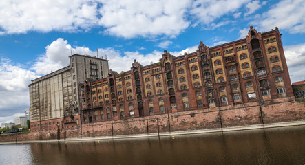 Naklejka premium Speichergebäude am Magdeburger Handelshafen