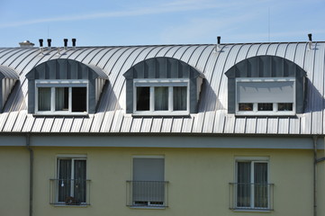 Ziegeldach mit modernisierten Dachgauben