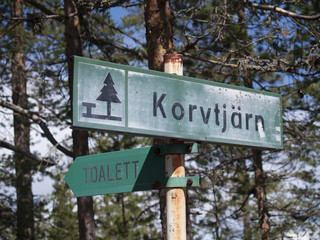 Schild an einem Rastplatz in Schweden
