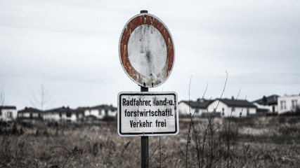 Altes Verkehrsschild