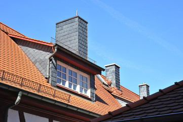 Ziegeldach mit modernisierten Dachgauben