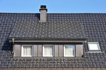 Ziegeldach mit modernisierten Dachgauben