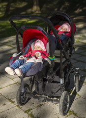 Obraz premium sleeping twins baby in double stroller