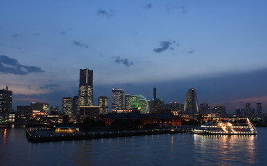 Fototapeta premium 日本・横浜市の「みなとみらい２１」の夜景
