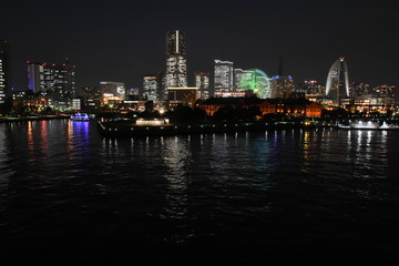 Obraz premium 日本・横浜の都市景観、夜景「みなとみらい２１」