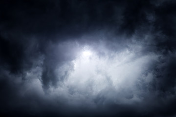 Obraz na płótnie Canvas Dramatic Clouds Background