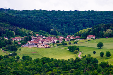 Fototapeta na wymiar Village de L'Etang-Vergy