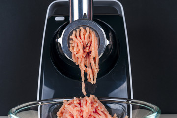 Mincing machine and meat