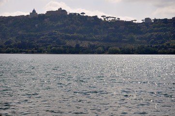 Albaner See bei Castel Gandolfo, Sommersitz des Papstes bei Rom