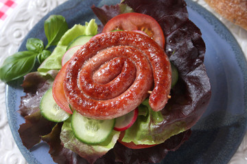 Bratwurstschnecke auf Brotzeitsemmel