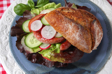 Bratwurstschnecke auf Brotzeitsemmel