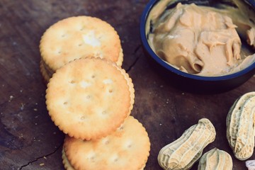 Crackers and peanut butter