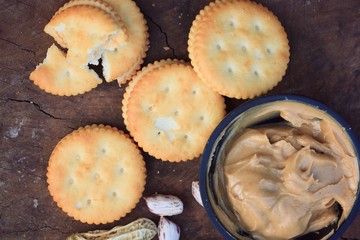 Crackers and peanut butter