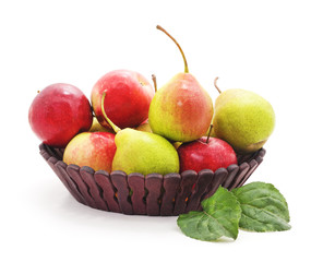 Apples and pears in the basket.