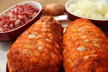 Putenrollbraten mit Zwiebeln