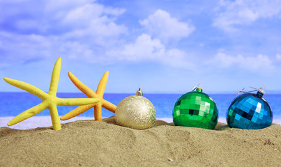 Fototapeta na wymiar Christmas on a sandy beach