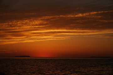 Obraz premium Dark red sky at sunset