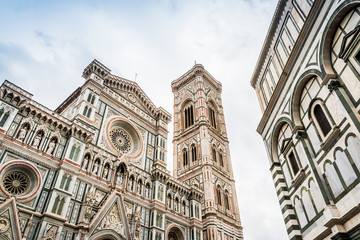 Fototapeta premium Le Battistero di San Giovanni et la cathédrale Santa Maria del Fiore à Florence 