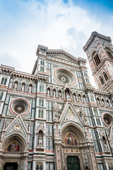Fototapeta premium La cathédrale Santa Maria del Fiore et le campanile di Giotto à Florence 