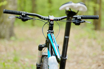 Fototapeta na wymiar Mountain bike on the trail.