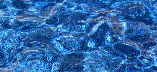 Blaue Wasseroberfläche in Außenpool