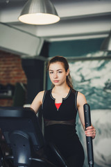 Fototapeta na wymiar Sports girl in the gym