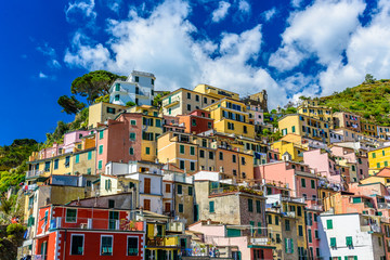 Fototapeta na wymiar View of the beautiful town of Riomaggiore in Liguria, inside the famous Cinque Terre National Park
