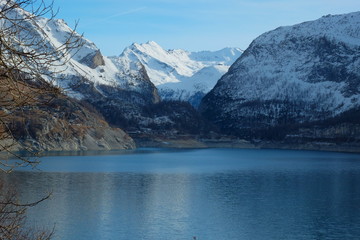 Obraz premium Lac du Chevril. Tignes 1800 m. France. Alpes.