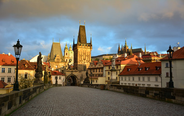 Fototapeta na wymiar Prague's Charles Bridge and Male Strana at dawn