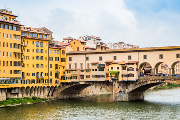 Obraz premium Le pont Vecchio sur l'Arno à Florence
