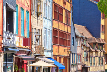 Obraz premium Rouen, vieilles maisons près de l'église Saint-Maclou