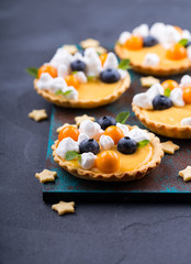 Lemon curd tartlet