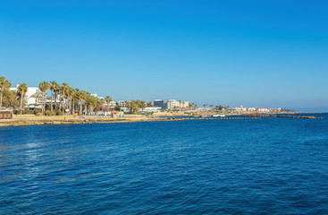 Fototapeta premium Widok na nasyp w porcie w Pafos na Cyprze