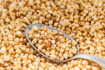 Puffed quinoa seeds (Chenopodium quinoa)
