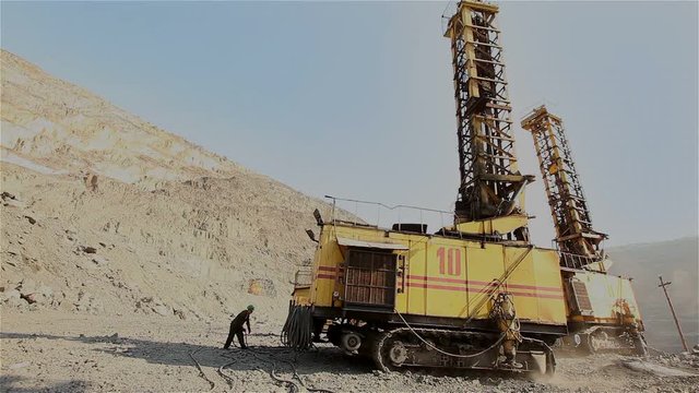The pit drill, Career drill, a panorama of a career in good weather
