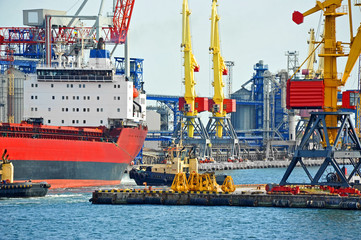 Tugboat assisting bulk cargo ship