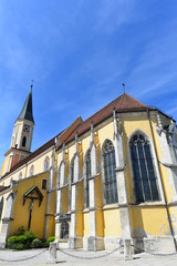 Fototapeta na wymiar Katholische Pfarrkirche Mariä Himmelfahrt Kelheim in Niederbayern