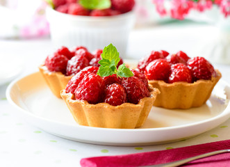 Mini tarts with raspberries