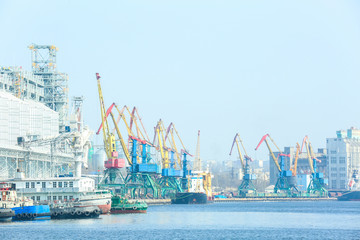 Obraz premium Beautiful view of sea port in sunny day