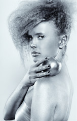 Obraz premium Silver girl with apple