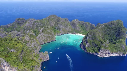 Photo sur Plexiglas Photo aérienne Top View Tropical Island , Aerial view of Maya bay ,Phi-Phi Islands, Krabi, Thailand.