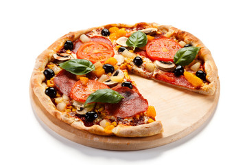 Pizza pepperoni with tomatoes, mushrooms and olives