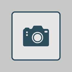 Photo camera symbol. DSLR camera sign icon. Digital camera. Flat design style. 