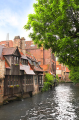 Fototapeta na wymiar Medieval buildings along a canal in Bruges, Belgium