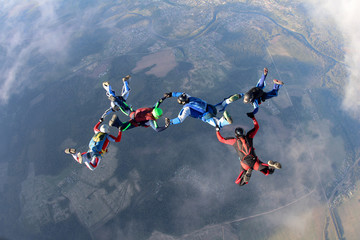 Skydivers are flying in the sky © Sky Antonio