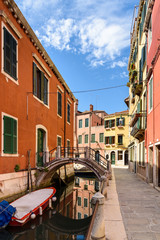 Fototapeta na wymiar houses and boats along the canal of Venice, Italy